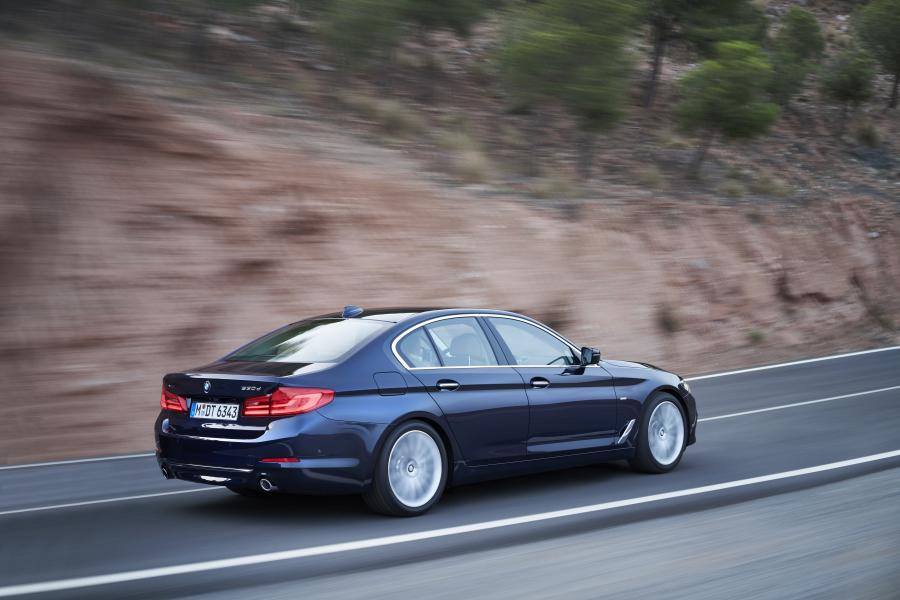  BMW 530d xDrive Sedan Luxury Line 2017 года  (WW) (фото 51 из 61)